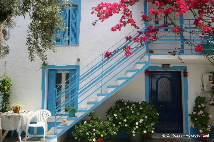 Scala con bouganville, Agia Kiriaki - Grecia