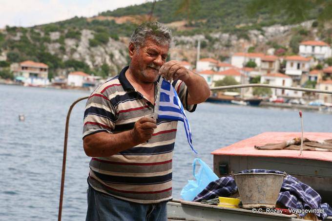 Pescatore bandiera greca, Trikeri, Agia Kiriaki - Grecia