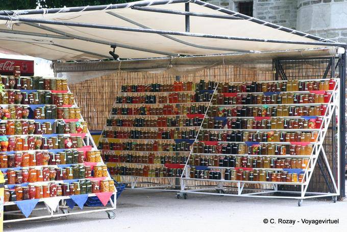 Conserve e marmellate su colorato stallo Vyzitsa, Pelion - Grecia