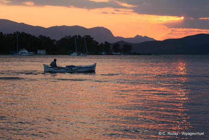 Barca da pesca nella luce della sera, Poros - Grecia
