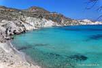 Le acque cristalline a ovest di Mandrakia Milos, Grecia.