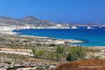Panorama verso Sarakikiko dal Mytakas Milos, Grecia.