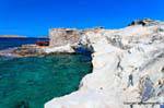 Milos, Pollonia, rovine e costa vicino le Byronas spiaggia, Grecia.