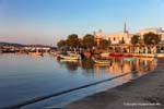 Milos, Pollonia, luce della sera nella baia, Grecia.