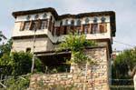 Tipico stile casa fortificata, Pinakates, Pelion, Grecia.