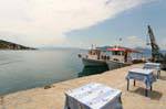 Tabelle sul porto, Trikeri, Agia Kiriaki, Grecia.