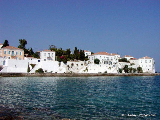 Le case sulla sporgenza, Spetses - Grecia