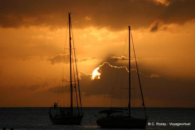 Barca a vela al tramonto, Deshaies - Guadalupa