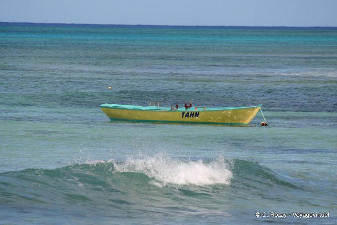 Boat colore abbinato ai colori del mare, Port Louis - Guadalupa