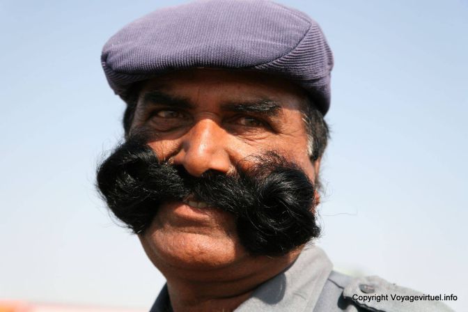 Inde Moustache - India