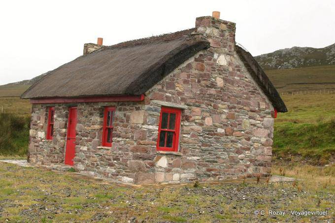 Casa in pietra tipico tetto in paglia, Achill Island - Irlanda