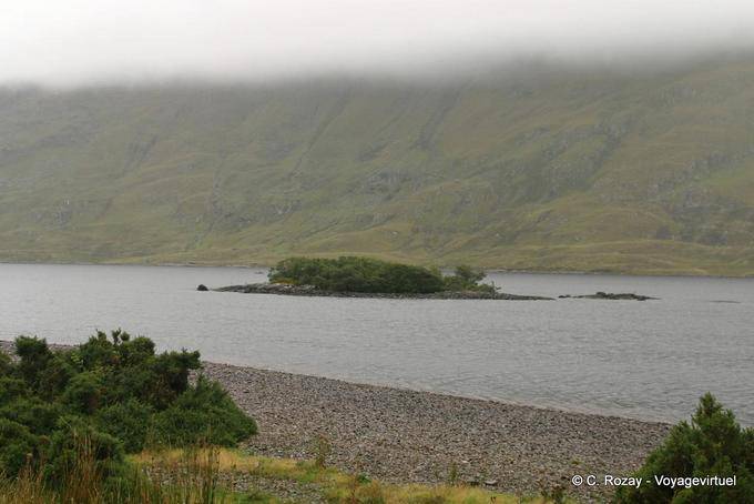 Shore isola e sul Doo Lough, County Mayo - Irlanda