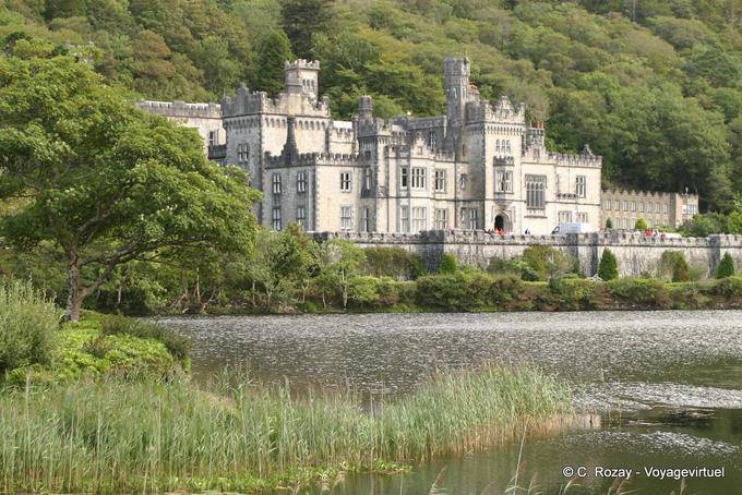 Castle Kylemore fu abbandonato, e ancora abitata da benedettino - Connemara - Irlanda