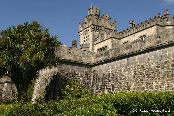 Muro e la torre, Mainistir na Coille Moire, Connemara Kylemore Abbey - Irlanda