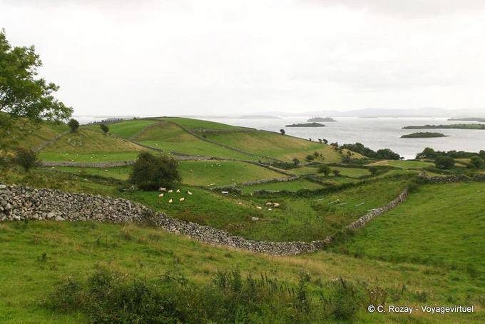 Increspature del paesaggio in Lough Corrib, Connemara - Irlanda