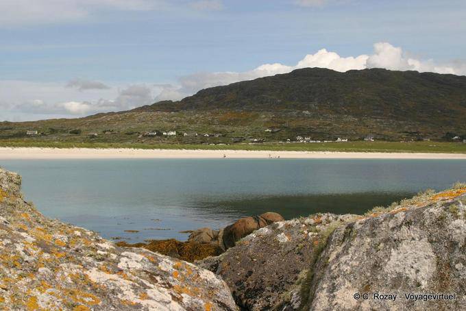Beach, ai piedi del Monte Errisbeg, Connemara - Irlanda