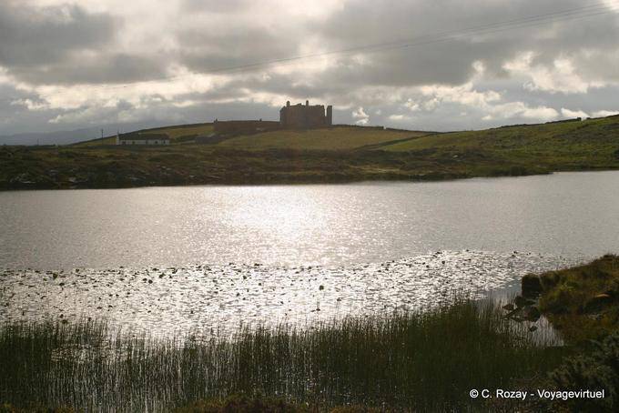 Castello Bunowen, castello gotico del XIX secolo, mai finito, Connemara - Irlanda