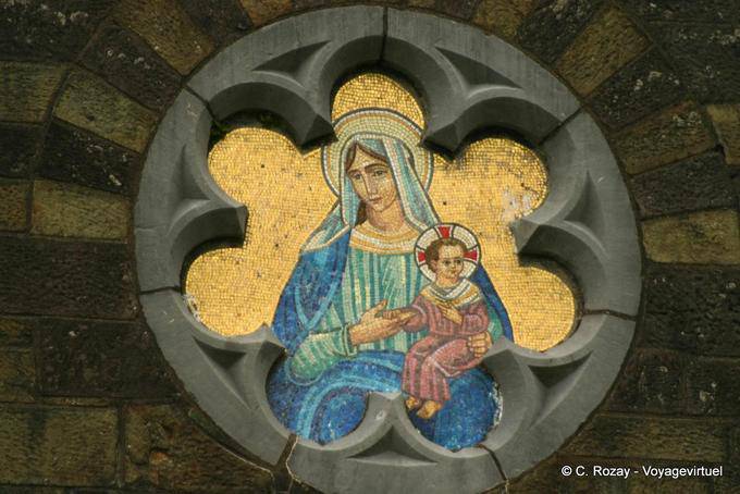 Vergine e il Bambino nella chiesa di Ballyferriter, Dingle - Irlanda