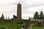 Bruckless la Dunkineely Cimitero e la sua torre rotonda, Donegal, Irlanda.