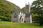 Chiesa neo-gotica a forma di cattedrale in miniatura, Connemara Kylemore Abbey, Irlanda.