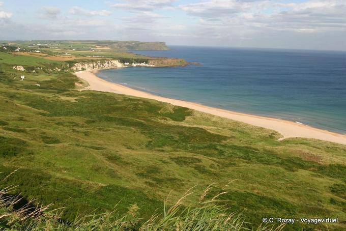 Spiaggia di White Bay, Port Braddan, Antrim Coast - Irlanda de Nord