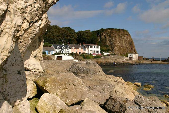 Case tra le scogliere di Port Braddan, White Park Bay - Irlanda de Nord