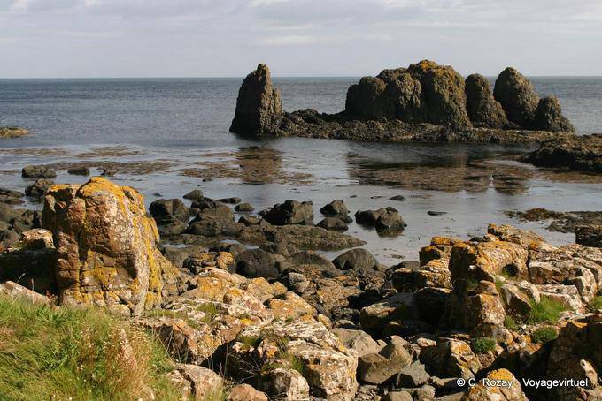 Rocce con la bassa marea, White Park Bay - Irlanda de Nord
