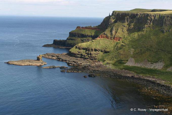 Scogliere ricoperte di vegetazione, Giants Causeway - Irlanda de Nord