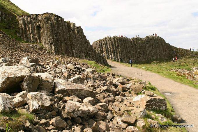 Sulla strada per affrontare lave fratturate, Giants Causeway - Irlanda de Nord