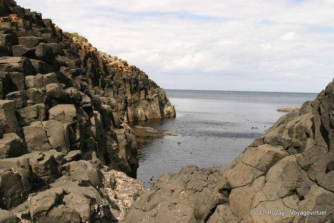 Colonne Lava immersi nel mare, Giants Causeway - Irlanda de Nord