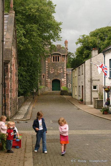 I bambini in strada di Glenarm Castle - Irlanda de Nord