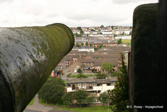 Canon sulle pareti verso l'area cattolica, Derry - Irlanda de Nord