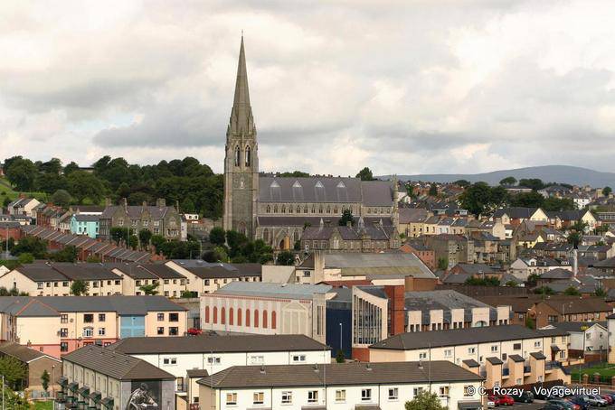 Il quartiere della cattedrale di St Eugen, di Francis Street, vide le pareti, Derry - Irlanda de Nord