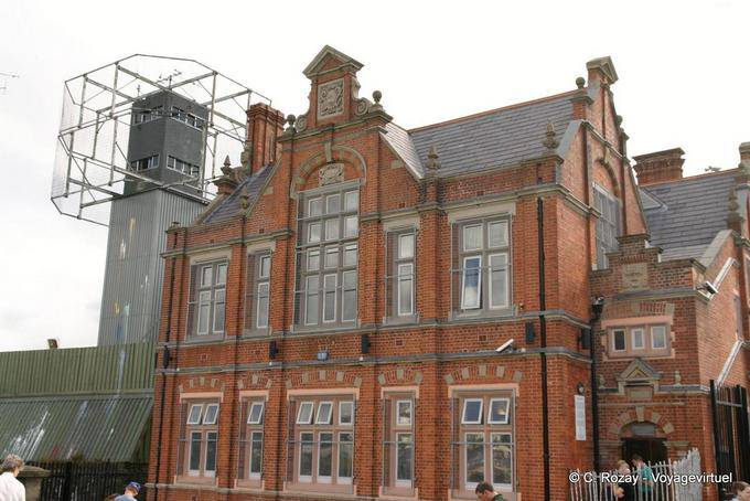 Verbal Arts Centre, Stable Lane e Mall Wall - Bishop Street, Londonderry - Irlanda de Nord