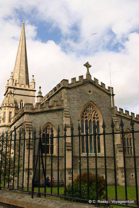 Vista posteriore della Cattedrale anglicana Sainte Colombe, Derry - Irlanda de Nord