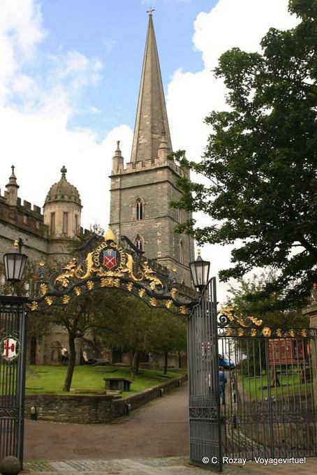Cancello esterno e la torre, Cattedrale di San Columba, Derry - Irlanda de Nord