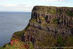 Un'altra vista della pila lava basaltica sull'altopiano Antrim, Giants Causeway, Irlanda de Nord.