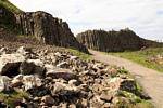 Sulla strada per affrontare lave fratturate, Giants Causeway, Irlanda de Nord.