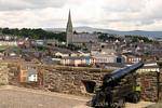 Pareti Canon puntato di Deerry Bogside, Derry, Irlanda de Nord.