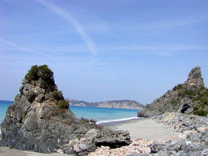 Spiaggia e tunnel, Campania - Italia