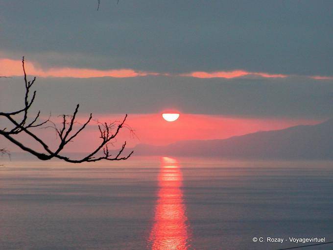 Sole rosso in Basilicata, Maratea - Italia
