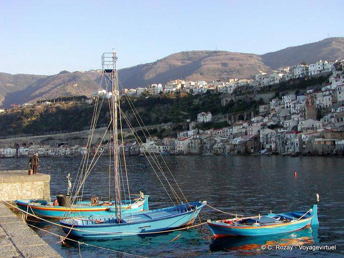 Barche per la pesca di pesce spada, Scilla - Italia