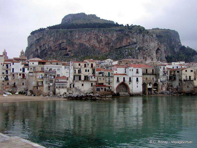 Kephaloidion roccia che domina la città, Cefalù - Italia