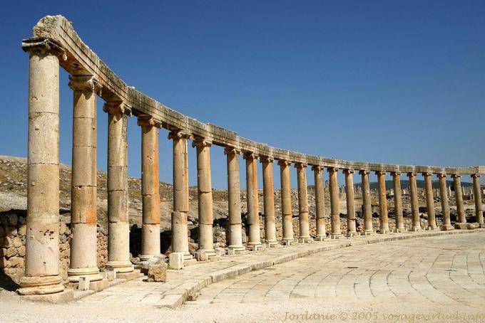 Colonnato ionico, Oval Plaza, Jerash - Giordania