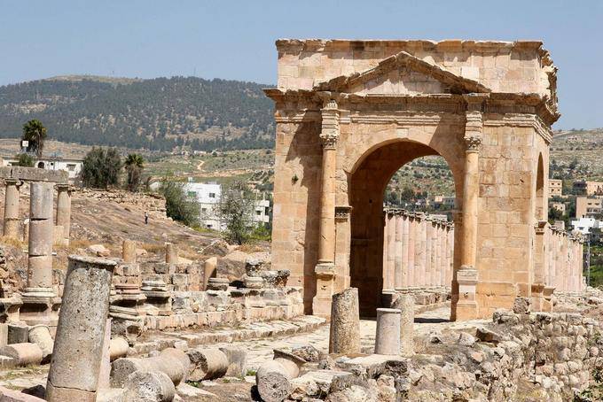 Nord Tetrapyle dedicato alla moglie di Settimio Severo, Giulia Domna, Jerash - Giordania