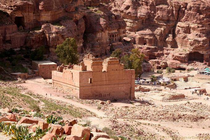 Monumento Qasr al-Bint Nabatean Petra Lower City - Giordania
