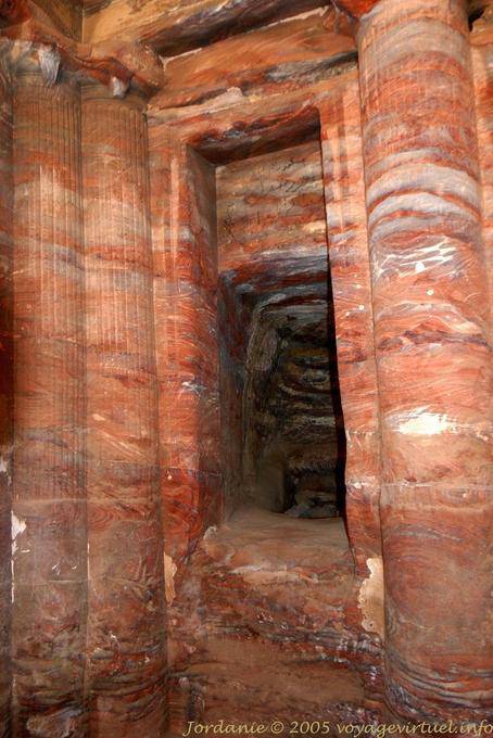 Colonne colorate della Sala del Triclinio, Wadi Al-Farasa, Petra - Giordania