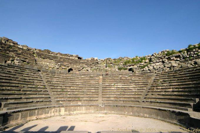 Teatro ovest del sito di Umm Qais (Gadara) - Giordania