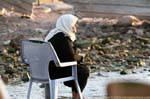 Vecchie piedi Lady in the Water, Aqaba, Giordania.