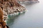 Depositi di sale sulla roccia, Mar Morto, Giordania.